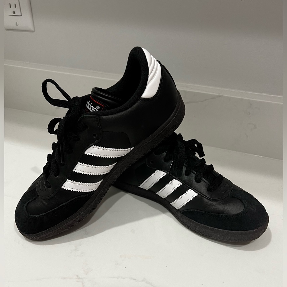 Adidas Samba in black/white/black suede Size 7 Women/Kids 5.5